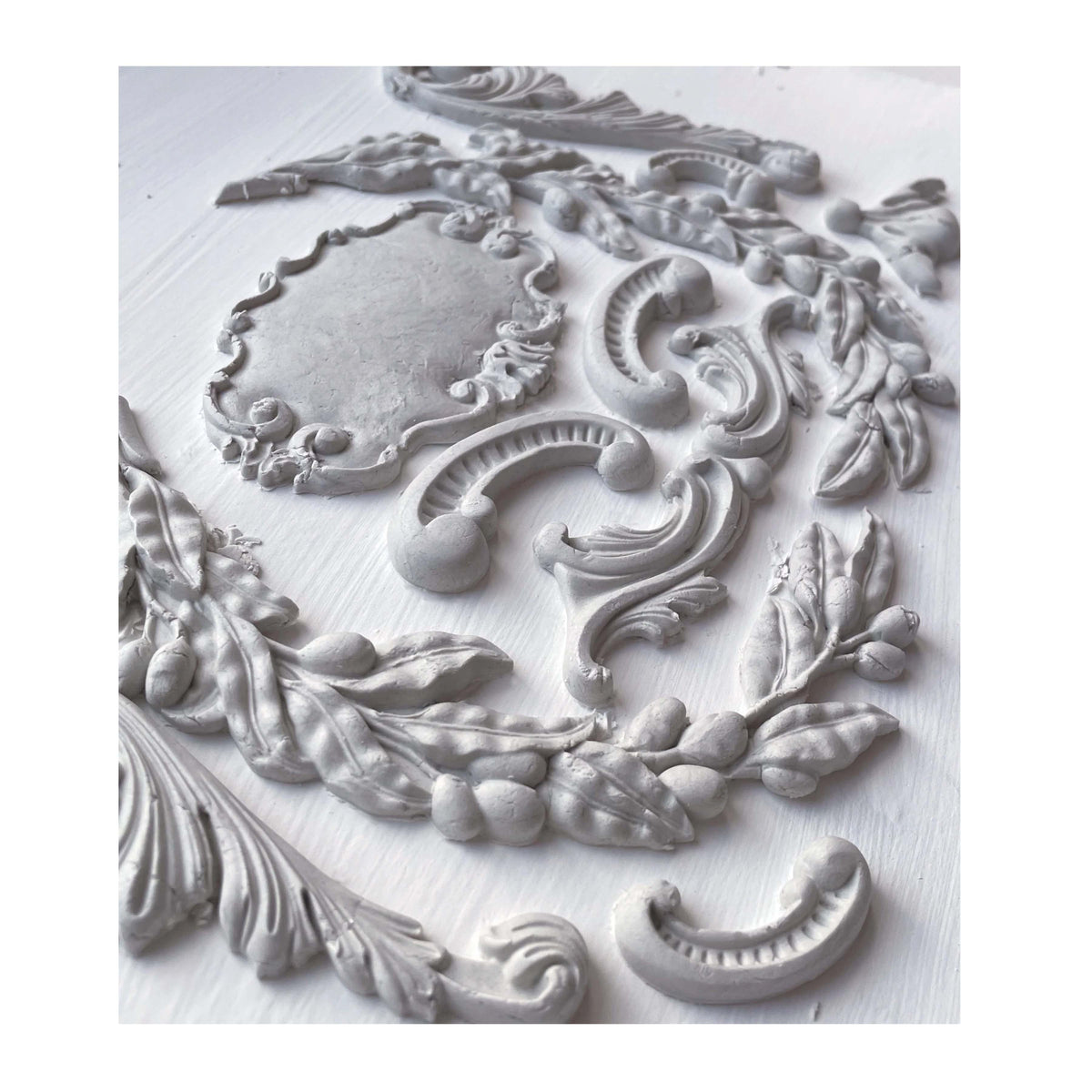 Iron Orchid Decor Mould - Olive Crest